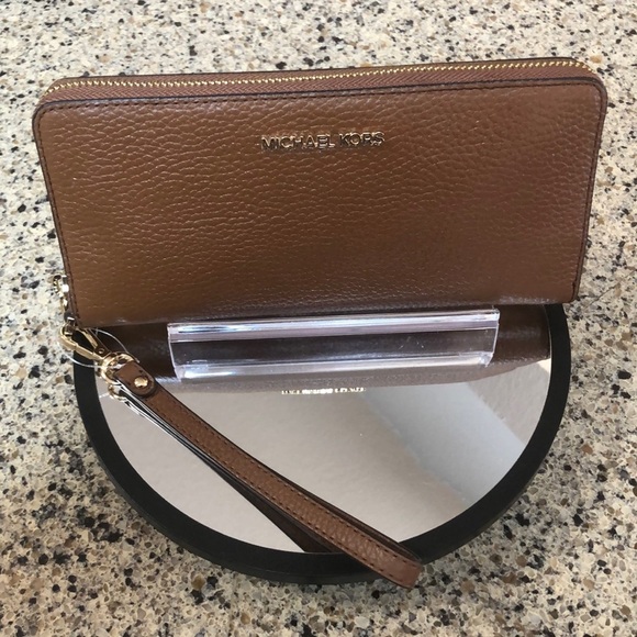 Michael Kors Jet Set Saffiano Leather Travel Continental Wristlet Wallet, NWOT - Picture 1 of 7